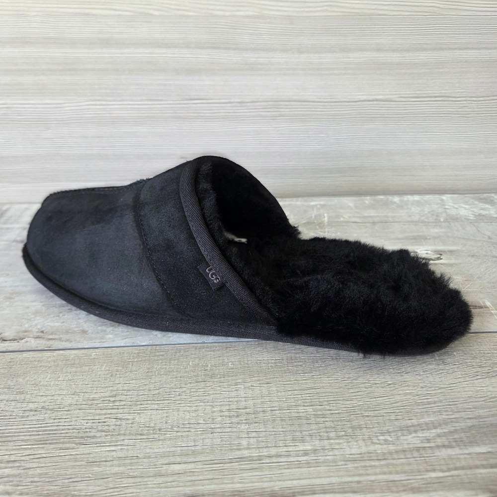 UGG Mens Scuff Slipper Size 11 Black Suede Sheepskin Lined House Shoes 1018988